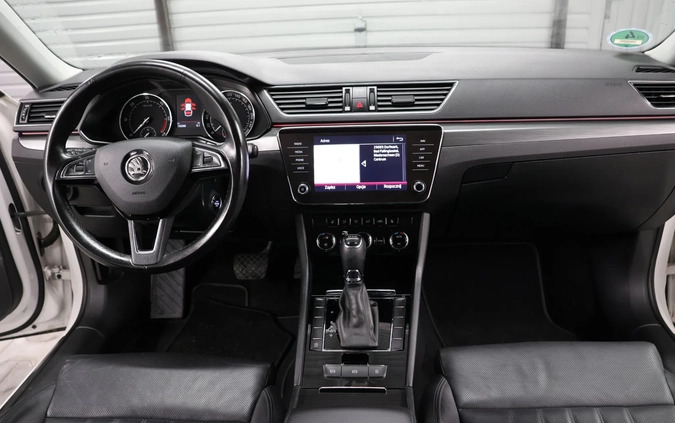 Skoda Superb cena 78999 przebieg: 152000, rok produkcji 2018 z Hel małe 172